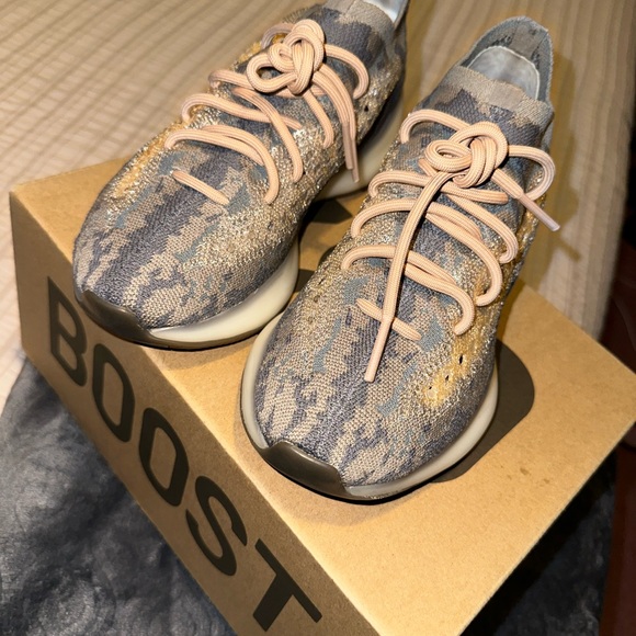 Yeezy Boost 380 - Picture 3 of 4